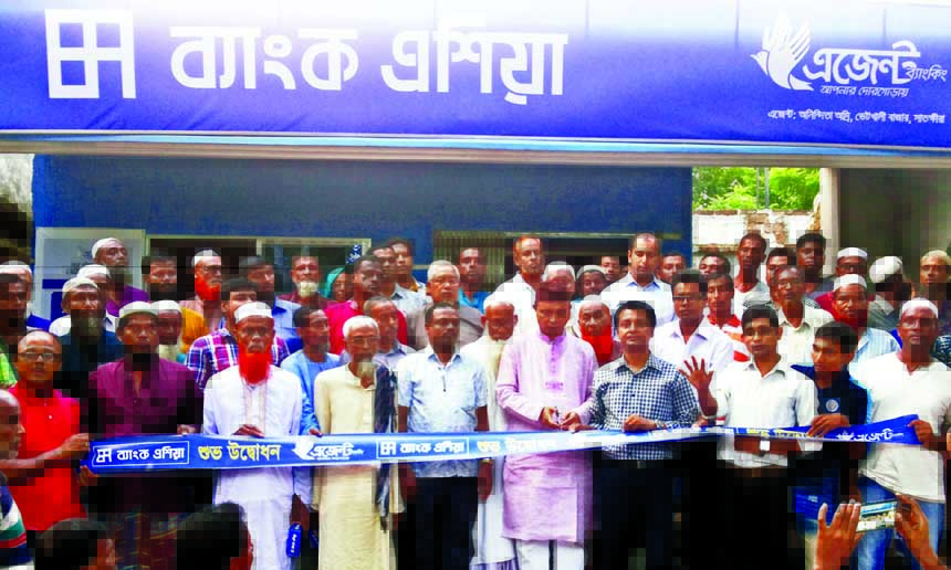 Md. Ruhul Motin, First Assistant Vice-President of Bank Asia Limited, inaugurating its agent banking outlet at Bhetkhali Bazar of Shyamnagar Upazila in Satkhira recently. Sheikh Al Mamun, Chairman of Ramjan Nagor Union among others were also present.