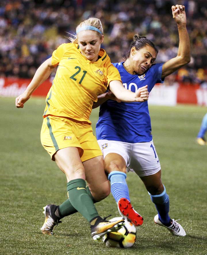 Australia's Ellie Carpenter (left) and Brazil's Marta Vieira da Silva compete for the ball during their friendly soccer match in Newcastle, Australia on Tuesday.