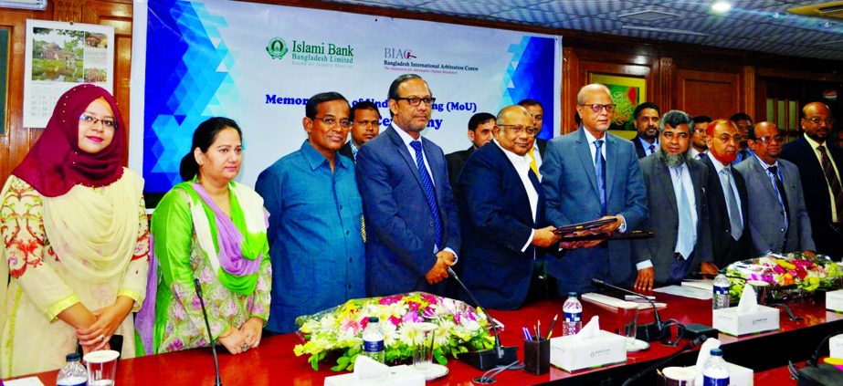 Muhammad A (Rumee) Ali, Chief Executive Officer of BIAC and Md. Abdul Hamid Miah, Managing Director of Islami Bank Bangladesh Limited signed the agreement at the bank's head office recently. Under this deal, the institute will assist to resolve the comme