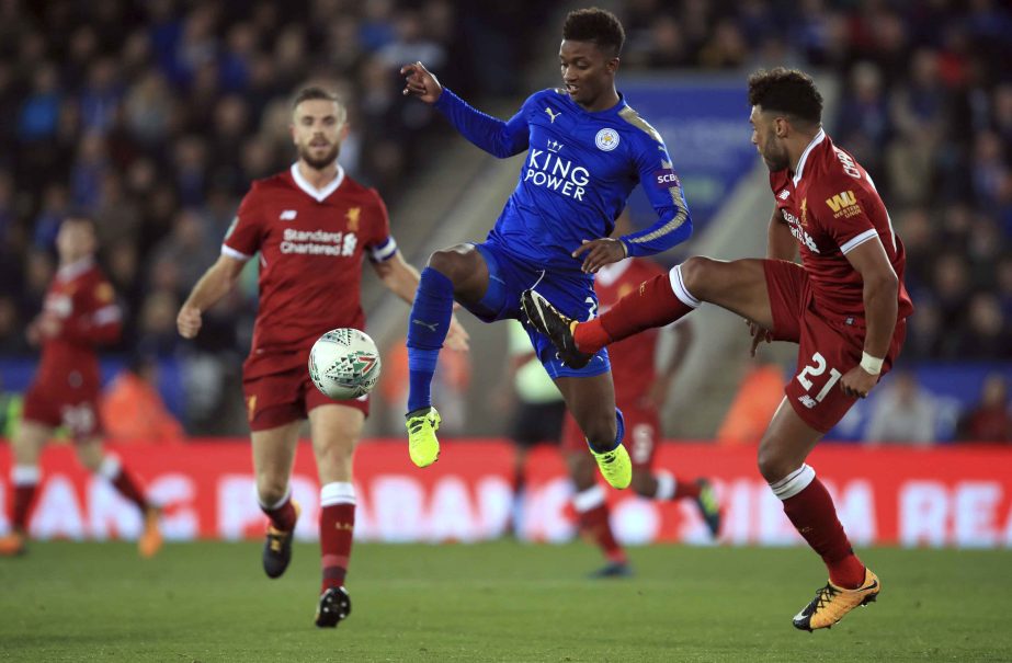 Leicester City's Demarai Gray (center) and Liverpool's Alex Oxlade-Chamberlain (right) challenge for the ball during their English League Cup, third round soccer match Leicester against Liverpool at the King Power Stadium, Leicester, England on Tuesday