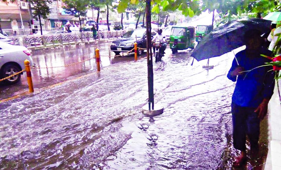 Wednesday's heavy rains flooded city's many roads and the traffic situation was a nightmare. This photo was taken from in front of the Pan Pacific Sonargaon Hotel.