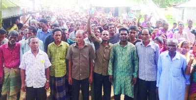 CHUNARUGHAT(Habiganj ): Tea labourers brought out a procession demanding formation of new ward comprising Parkul and Nasimbad Tea Garden recently.