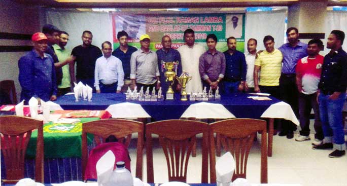 The officials of Raman Lamba & Daulat-uz-Zaman Foreign Local Cricket League Committee and the captains of the participating teams of the League pose for a photo session at a city hotel on Thursday.