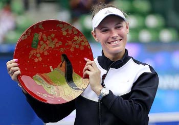 Caroline Wozniacki of Denmark poses with the winner's plate after beating Anastasia Pavlyuchenkova of Russia at the Pan Pacific Open tennis tournament in Tokyo on Sunday.