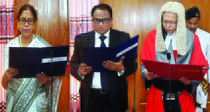 Chief Justice Surendra Kumar Sinha administering oath of office to two newly appointed members of Bangladesh Public Service Commission Nurjahan Begum and Kazi Salahuddin Akbar at the Supreme Court Judges Lounge on Monday.