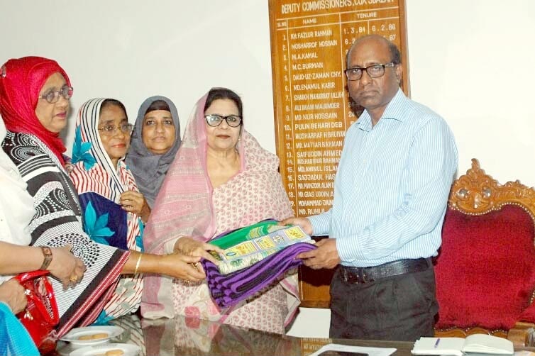 President of Chittagong City Awami League Hasina Mohiuddin handing over relief goods to Cox's Bazar district administration for Rohingyas yesterday.