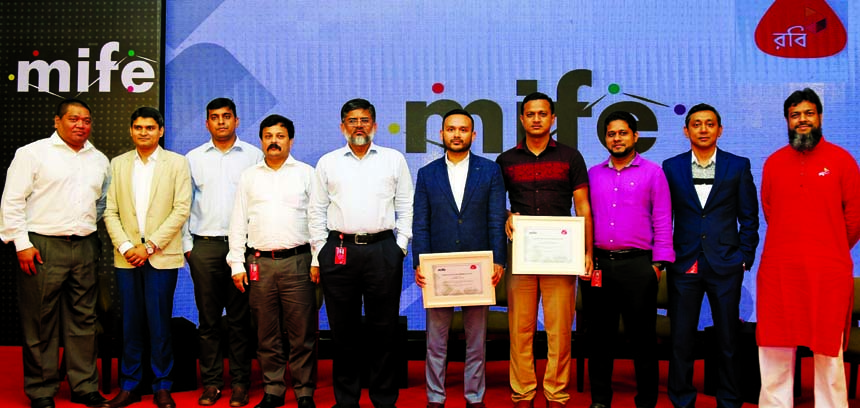 Shihab Ahmad, Chief Digital Service Officer of mobile operator Robi, poses with the participants of Partners' Meet programme at a hotel in the city recently. Shahed Alam, Head of Regulatory Affairs, Asif Naimur Rashid, Head of IT, Mohammad Showkat Kader