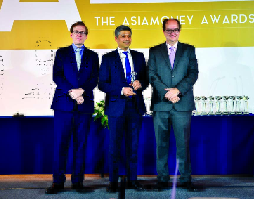 Apurva Jain, Managing Director and Head, Transaction Banking, Bangladesh, Standard Chartered Bank receives the 'Best International Bank' and 'Best Digital Bank' awards on behalf of the Bank at the Asiamoney Awards ceremony 2017 held in Beijing, China,