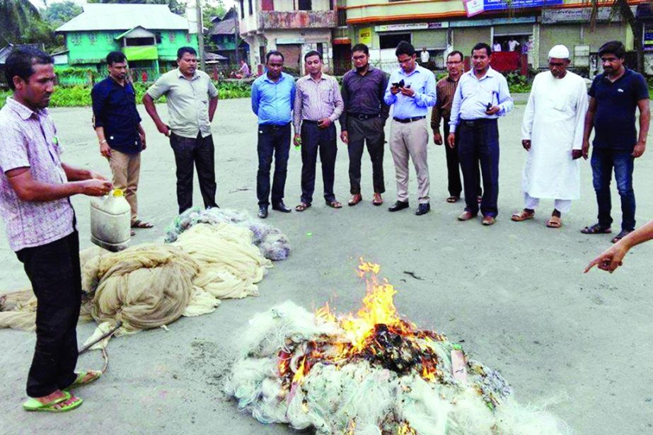 BETAGI(Braguna): Upazial Administration, Betagi burning illigal curreent nets as government has imposed ban on hilsa fishing recently.