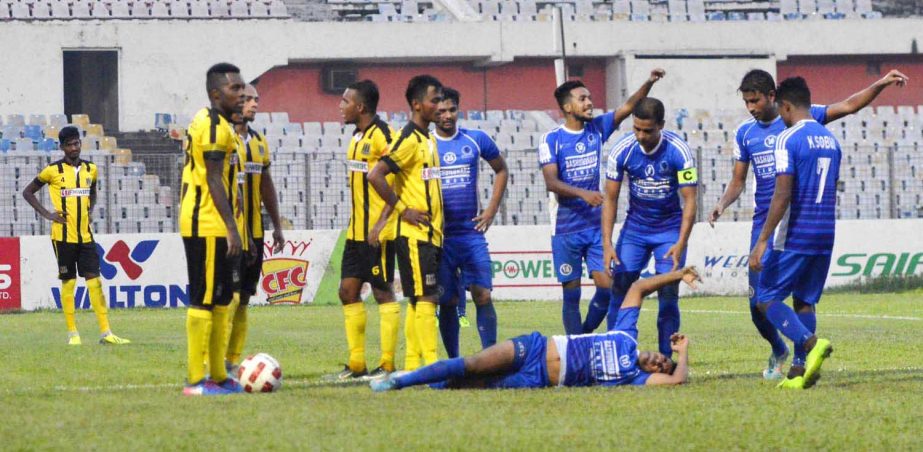 A scene from the match of the Saif Power Battery Bangladesh Premier League Football between Sheikh Russel Krira Chakra Limited and Saif Sporting Club Limited at the Bangabandhu National Stadium on Wednesday.