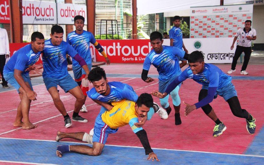 A moment of the First Division Kabaddi League between Moulvi Suruzzaman Smrity Sangsad and Ali Sporting Club at Kabaddi Stadium in the city on Thursday.