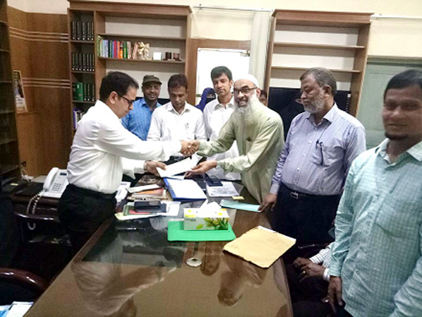 Leaders of the Chittagong Central Eid Jamaat Committee led by its Secretary General Principal Dr Abdul Karim handing over a cheque on Wednesday DC of Chittagong Md Zillur Rahman Chowdhury for relief assistance to the distressed people.