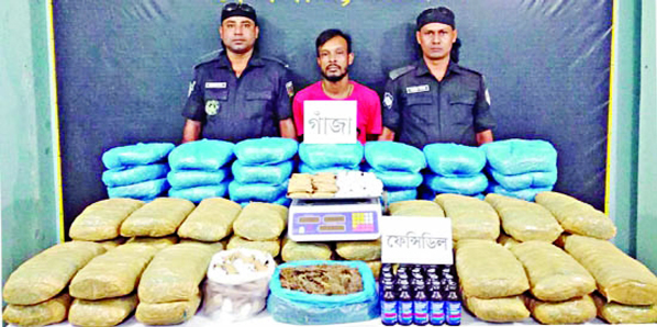 RAB 7 arrested a drug trader from DC Road of Chalk Bazar in the Port City on Thursday night.