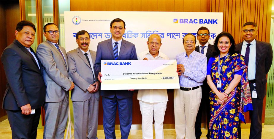 Selim R F Hussain, Managing Director of BRAC Bank Limited, handing over a cheque of Tk 20 lakh to Professor AK Azad Khan, President of Diabetic Association of Bangladesh for facilitate healthcare facilities to the patients suffering from neck and back pai