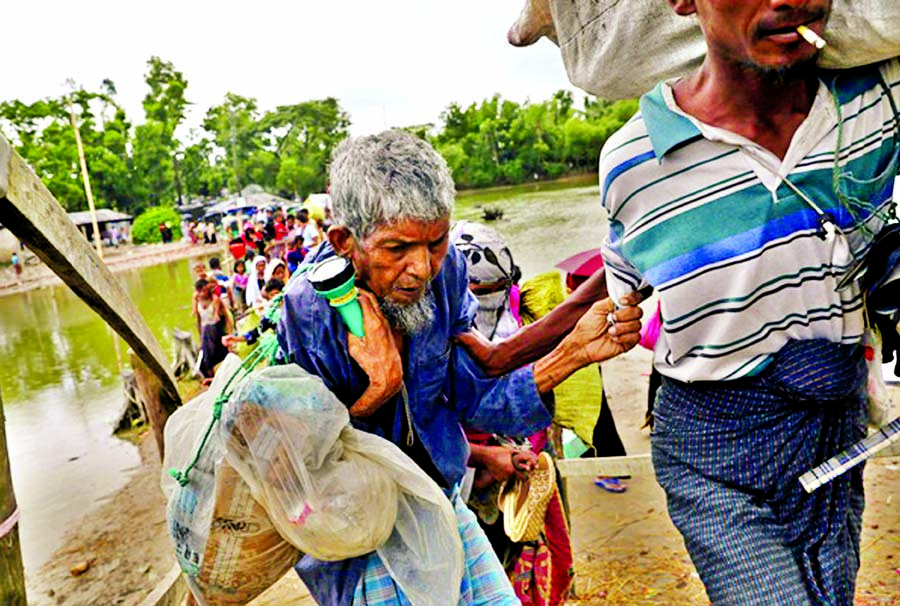 2,000 Rohingyas are arriving everyday at Balukhali area of Cox's Bazar. This photo was taken on Sunday.
