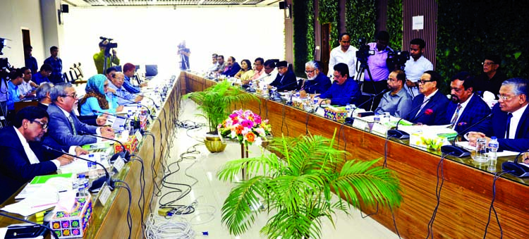 Leaders of Jatiya Party led by its Chairman Hussain Muhammad Ershad at a dialogue with Chief Election Commissioner KM Nurul Huda at the Election Commission office in the city on Monday.