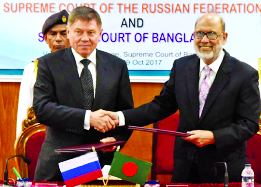 Justice Wahhab Miah, Acting Chief Justice of Bangladesh and Chief Justice of Russian Supreme Court Justice Vyacheslav M Lebedev sign cooperation agreement on behalf of the respective sides.