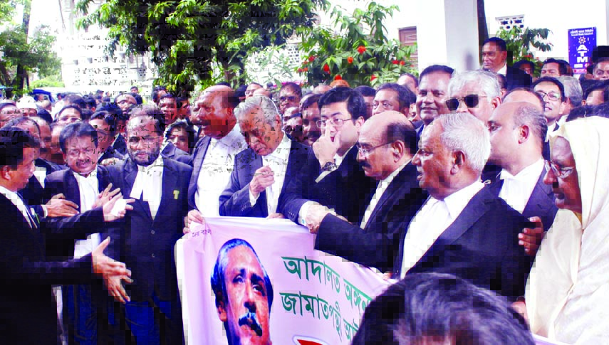 Pro-Awami League lawyers organised a counter-programme centering Chief Justiceâ€™s leave at the Supreme Court Bar premises yesterday . NN photo