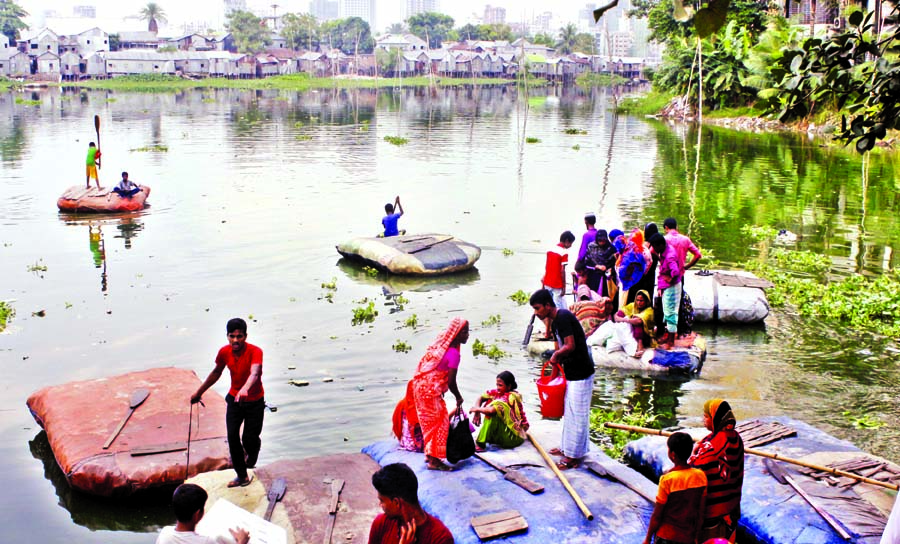 A number of people including schoolchildren cross the city's Gulshan Lake everyday by makeshift rafts made of cork-sheet and plastic bottles stuffed in sacks. They are making the risky rides since July when the Dhaka North City Corporation banned plying