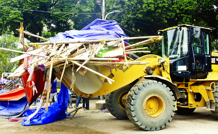 Dhaka South City Corporation authority demolishing illegal establishments near Shahbag Shishu Park on Wednesday.