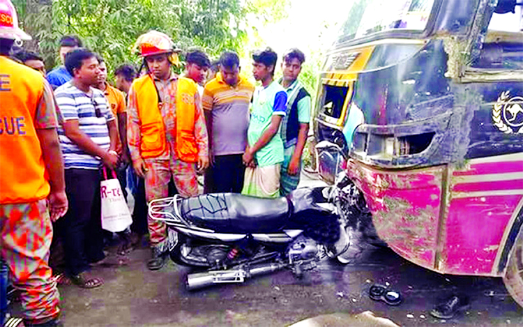 Assistant Police Inspector Monir Hasan was killed and his colleague seriously injured while a passenger bus hit their motor cycle on Dhaka-Barisal Highway at Rajaor Upazila in Madaripur on Thursday.