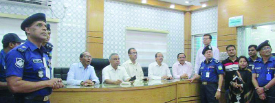 MYMENSINGH: Abul Kalam Azad, Chief Coordinator of Sustainable Development Target(SDG ) of Prime Minister's Office watching CC Camers at Mymensingh District Police Super Office on Saturday.