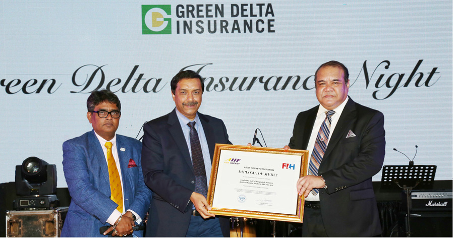 President of Bangladesh Hockey Federation and Chief of Air Staff Air Marshal Abu Esrar (right) receiving Diploma of Merit award from Chief Executive of Asian Hockey Federation Tayyab Ikram at Kurmitola Golf Club in the city on Monday. Chairman of the Orga