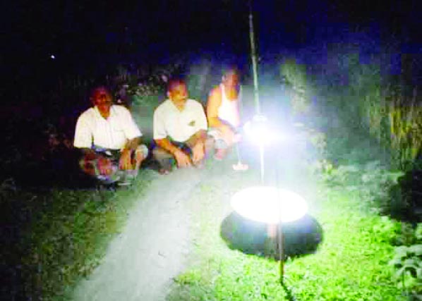 SUNDARGANJ (Gaibandha): Farmers at Chhaporhati Zilla para are identifying inseets in paddy fields by light trap on Thursday night.