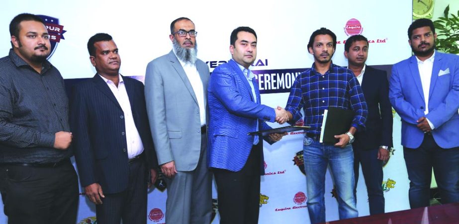 Arifur Rahman, Managing Director of Esquire Electronics Limited and Ishtiaque Sadek, CEO of Rangpur Riders, shaking hands after signing an agreement at the company office in the city recently. Esquire Electronics became a sponsor of Rangpur Riders team fo