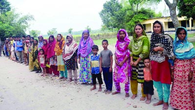 RANGPUR: Local people of Purba Gilabari area formed a human chain in area on Friday demanding steps to stop illegal sand lifting from the Ghaghot river.
