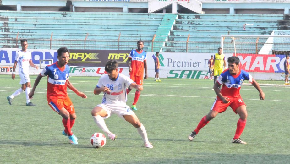 A moment of the match of the Bangladesh Championship League Football between Bangladesh Police Football Club and Uttar Baridhara Club at the Bir Shreshtha Shaheed Sepoy Mohammad Mostafa Kamal Stadium in the city's Kamalapur on Sunday. Bangladesh Police F