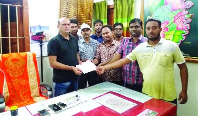 DUPCHANCHIA(Bogra): President of Asia Chhinnomul Manobadiker Bastobayon Foundation, Dupchanchia Upazila Unit Emdadul Haque along with other members of the organisation handing over a list of committee to Officer-In- change of Dupchanchia Police Station A