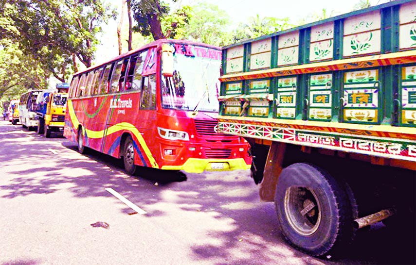 Huge traffic gridlock created in Feni area due to obstruction of Begum Khaleda Zia's motorcade while it was under attack by anti-BNP protesters on Saturday.