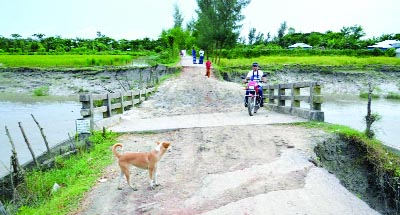 NOAKHALI: The dilapidated culvert over Katakhali canal at Soliaman Bazar - Akther Miyar Haat at Charclarj Union in Subarnochar Upazila need immediate repair. This snap was taken on Saturday.