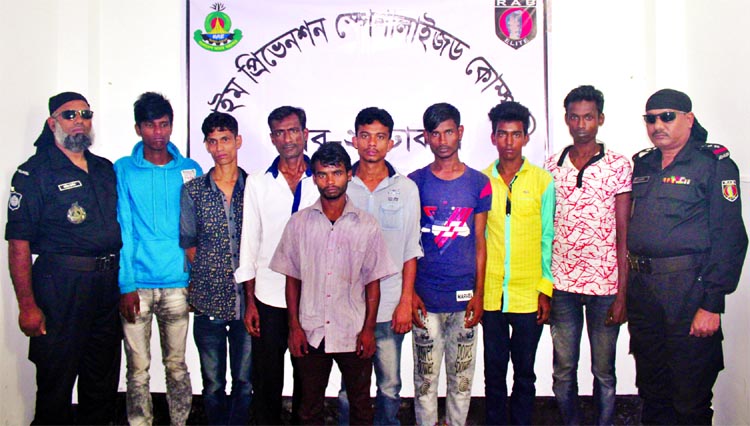 Rapid Action Battalion (Rab) arrested eight members of a robber gang from Shyamoli near Shishu mela in the city on Tuesday night.