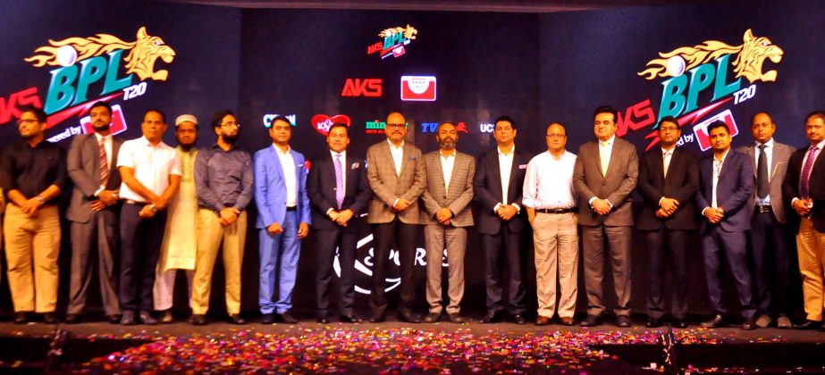 The participants of the 'BPL GOES Digital & MEET THE PARTNERS' programme pose for a photo session at the Hotel Le Meridein Dhaka on Thursday. K-Sports arranged the programme.