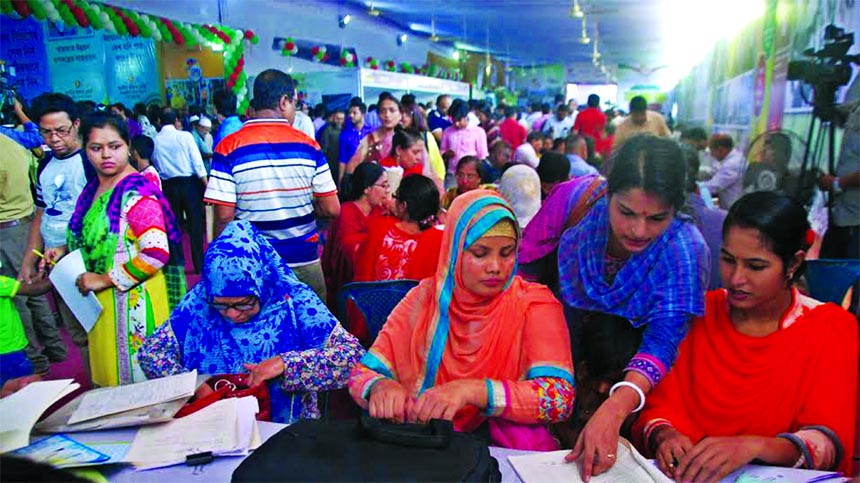 A weeklong National Income Tax Fair 2017 kicked off across the country from 1st November amidst mad rush of the taxpayers and service seekers from the one-stop services. Taxpayers fill out forms at the fair in Dhaka on Friday at NBR's building, Agargaon