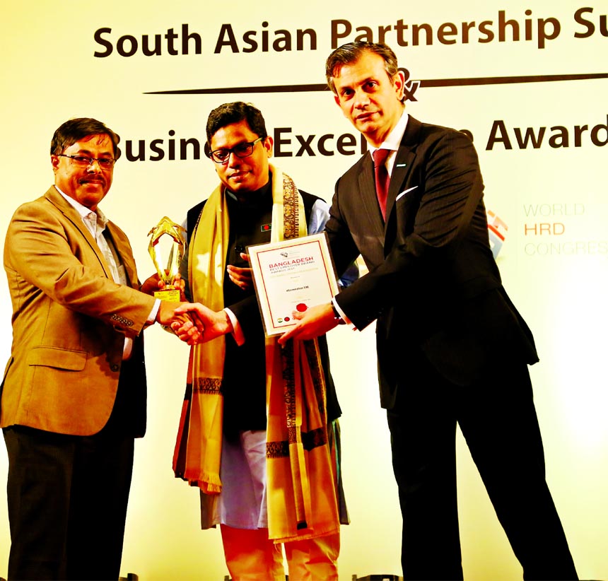 SM Ashraful Islam, Executive Vice-Chairman of eGeneration Group, receiving the 'South Asian Business Excellence Awards-2017' in Best Employer Brand Category from State Minister of ICT Zunaid Ahmed Palak, MP at a city hotel on Sunday.