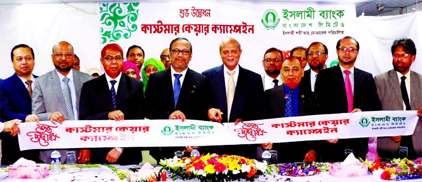 Md. Abdul Hamid Miah, Managing Director of Islami Bank Bangladesh Limited, inaugurating its month-long 'Customer Care Campaign' at the bank's head office in the city on Wednesday. Md. Mahbub-ul-Alam, AMD, Abu Reza Md. Yeahia, DMD of the bank among othe