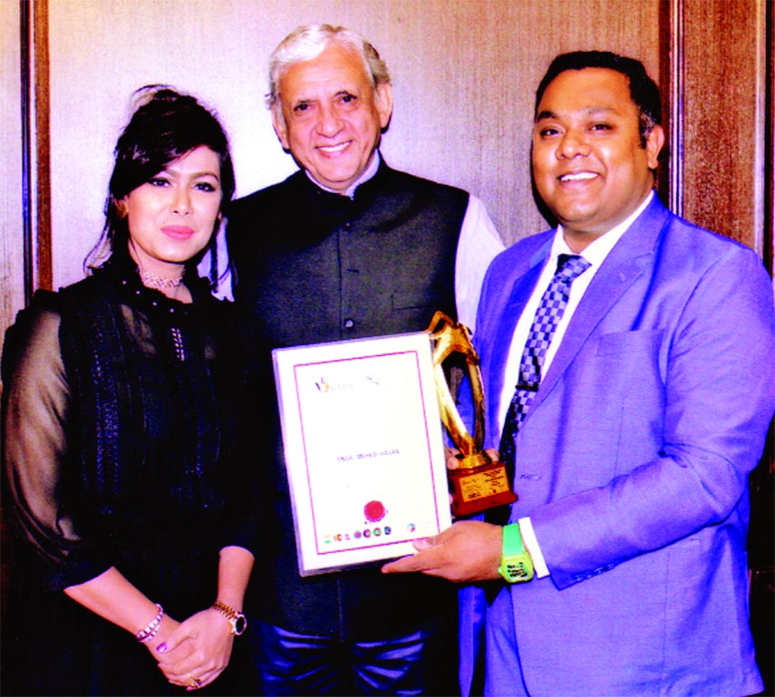 Engineer Mehedi Hasan, Chairman of Omicon Group, receiving `South Asian Business Excellence Award-2017' from Gowher Rizvi, International Affairs adviser to the prime minister of Bangladesh for his outstanding contribution for education at a hotel in the
