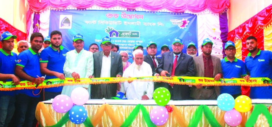 Md. Mustafa Khair, DMD of First Security Islami Bank Limited, inaugurating its Agent Banking Outlet at Binodpur of Mohammedpur in Magura. Md. Abdur Rashid, Khulna Zonal Head of the bank and Md. Nuruzzaman, Khulna WASA Chairman were also present.