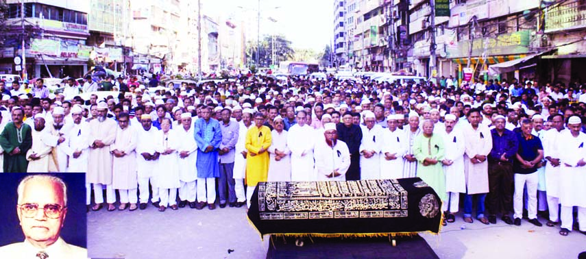 The Namaz-e-Janaza of former President Abdur Rahman Biswas (inset) was held in front of the BNP Central Office in the city's Nayapalton on Saturday.