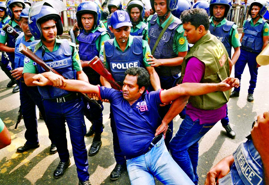 Law enforcers baton charged activists of BNP when they arrived to welcome the party chief Begum Khaleda Zia after appearing before the special court. The snap was taken from in front of the High Court on Thursday.