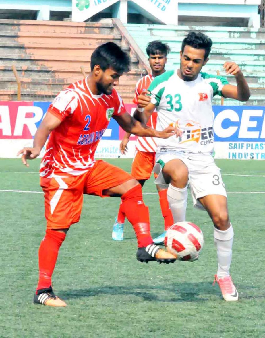 An action from the Marcel Bangladesh Championship League Football match between Kawranbazar Progoti Sangho and Agronibank SC Limited team at Bir Sreshtho Shaheed Sipahi Mohammad Mostafa Kamal Stadium in the city's Kamalapur on Thursday. Agronibank won