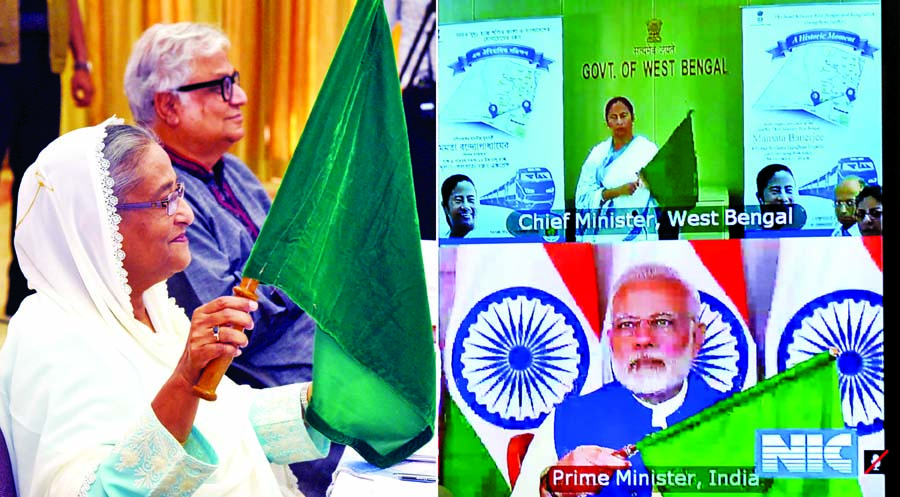 Prime Minister Sheikh Hasina, Indian Prime Minister Norendra Modi and West Bengal Chief Minister Mamata Banerjee jointly inaugurating the end-to-end Immigration and Customs of Maitree Express flagging off Bandhan Express (Khulna-Kolkata) and launching of