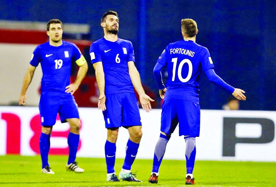 Greece's Alexandros Tziolis (center) and Kostas Fortounis react during the World Cup qualifying play-off first leg soccer match between Croatia and Greece at Maksimir Stadium in Zagreb on Thursday.