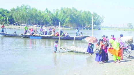 SUNDARGANJ (Gaibandha): Students at Sundarganj Upazila are waiting for boat to cross the part of Teesta River as the Ram Dacuka Bridge has been broken. This snap was taken yesterday.