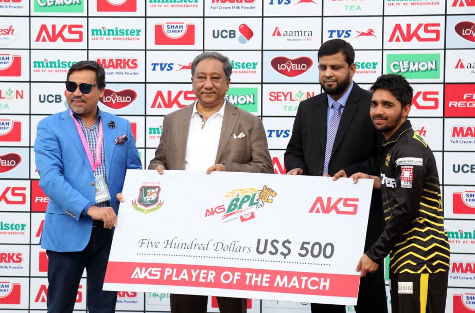 Mominul Haque of Rajshahi Kings receiving the award of the Man of the Match at the Sher-e-Bangla National Cricket Stadium in Mirpur on Saturday.