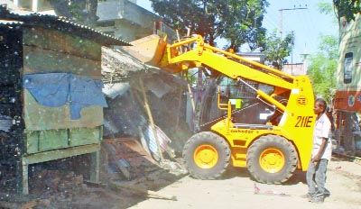 DINAJPUR: Dinajpur District Administration led a evicting drive against illegal roadside constructions at Dinajpur town Road yesterday.
