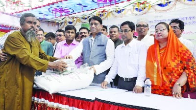 DINAJPUR: Whip of Jatiya Sangsad Iqbalur Rahim MP distributing seeds of Robi crop among the marginal flood- hit farmers at Sadar Upazila organised by Upazila Administration on Friday.
